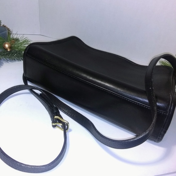 Coach ❤ Leather Sutton Bag Style #9814 - Picture 3 of 8